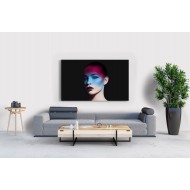 Yüzüne Gölge Vurmuş Makyajlı Kadın Tablosu